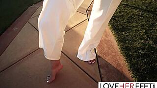 Sultry Arab beauty Sophia Leone’s seductive foot fetish tease