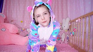 A blonde amateur wears pajamas and has fun with her ass