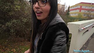 Public agent enjoys Pakistani woman's outdoor toilet tryst