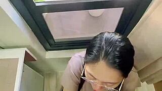 Hey, why's this Indonesian girl cheating with her boss for cash?