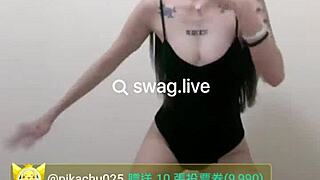 Taiwanese webcam girl shows off her sexy moves in live stream