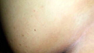 Sloppy rubbing and anal penetration for a hot MILF
