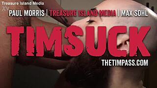 Hunk gets his throat pounded by muscular stud