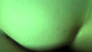 एमेच्योर मिल्फ एंडी सैवेज ने फैन को कम में भिगो दिया