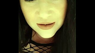 Get up close with Harmony Reigns, stare into her pretty blue eyes and hear that sexy British accent! 😍👀