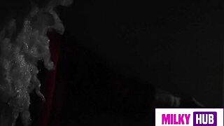 क्या सांता ने शरारती लड़की के घर में मजे के लिए घुसपैठ की?