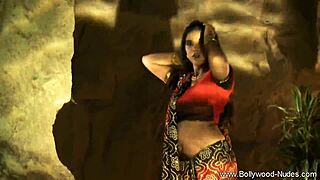 Sultry Indian beauty performs a sexy striptease
