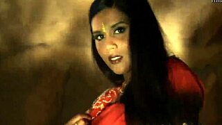 Sultry Indian beauty performs a sexy striptease