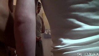 गे ऑर्गी में स्लॉपी बेयरबैक के साथ बट ऐक्शन।