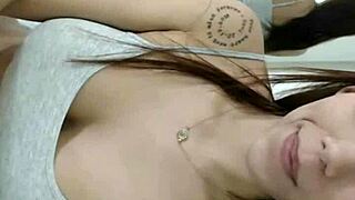 rica putita de rostro angelical uses toys for cum