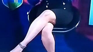 hot indian tv anchor spices up cricket show