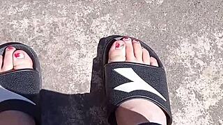 feet in sun before pedicure