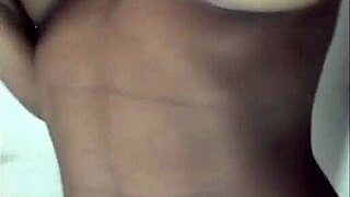 Twerking on a vib-dildo for fun