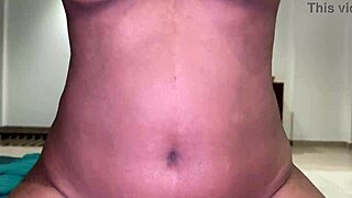 डेसी इंडियन लड़की हार्डकोर गांड चोदी में जोरदार चीखती!