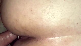 comendo cuzinho gordinha e gozando dentro