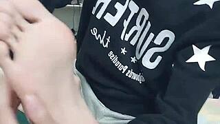 Slim gay teen SUCKS own sexy feet in FETISH play