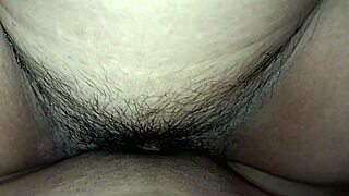 Young girl gets her ass on the ride by sitting on the driver's dick