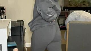 Look at this psycho slut’s desperate dildo squirting on audition tape!