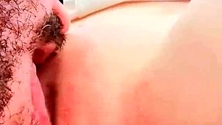 मेरे गाय ने मुझे लिक किया जब तक मैं होल्ड नहीं कर सकी