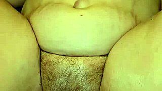 thick milf here, wanna worship my feet tonight?