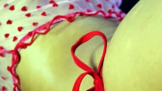 क्या कभी ऐसे ट्रांसपेरेंट बॉडी में हेयर वाली वैलेंटाइन देखी?