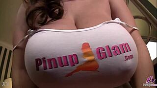 लेजेंड सेप्टेम्बर कैरिनो अपनी मसिव बस्टी टिट्स रिवील करती है आपके लिए