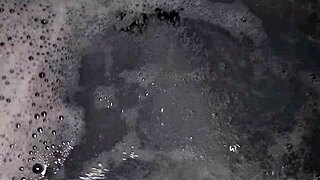 a chi va di farmi compagnia sega in vasca idromassaggio