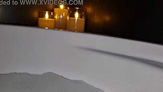 a chi va di farmi compagnia sega in vasca idromassaggio