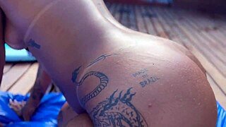 Comi minha enteada e sua meia irm� fazendo uma troca de casal na piscina