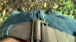 स्पैनिश मिल्फ हॉट वाइफ रिस्क्स इट ऑल पब्लिक पार्क ब्लोजॉब के साथ