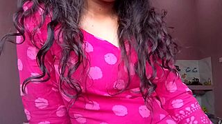 Indian Bhabhi Teases Boyfriend With Assets?