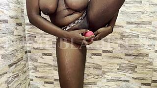 अपने आप को छूना गलत नहीं है, है ना सौतेले भाई? सेक्सी सेल्फ टच