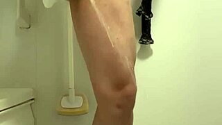 i can't hold back, peeing in the shower