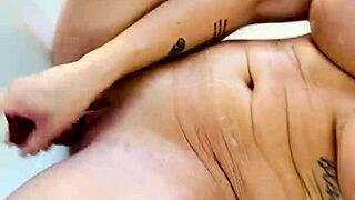 savanah fucks glass dildo in tub?