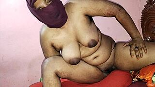 Fuck Deshi Bhabhi And Uncle In Hardcore Indian Sex!