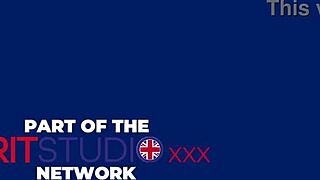 गर्म नर्स मरीज को चोदती है और उसे कम करवाती है!