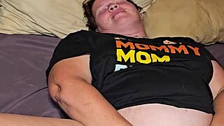 i'm rubbin her clit so hard, makin her moan like crazy