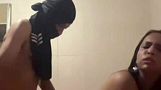 veio entregar a ração e ficou por aki mesmo