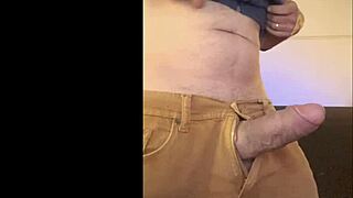 Tirando leite straight from that massive amateur cock