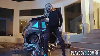 Big Ass Blonde Undresses And Shows Shaved Pussy!