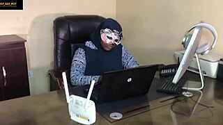 Refuse And Offer Big Pussy!