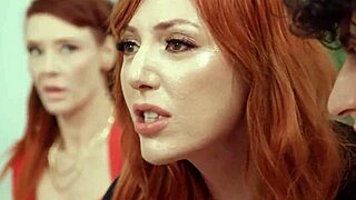 पांच कम-हंग्री MILF स्पर्मडोनर को हार्डकोर एक्शन के लिए कोर्नर करती हैं।