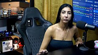 ruan foi ver se a renatinha mello estava sem calcinha que deliciosa rolou muita qu�mica nesse episodio - podcast p�pum no barraco