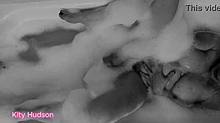 Curvy mature Kitty Hudson bathes with vibrator for orgasm