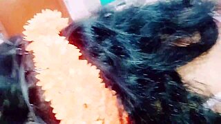 Desi threesome wife, husband, और aunty के साथ hardcore dual blowjob में