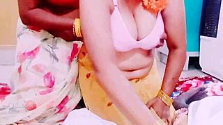 Desi threesome wife, husband, और aunty के साथ hardcore dual blowjob में