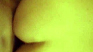 I love how this mature woman takes it in the ass passionately