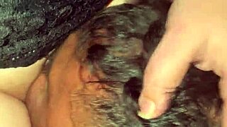 ब्रूनेट स्ट्रॉन्ग होममेड मोमेंट्स एंजॉय करती है