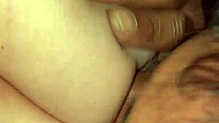 ब्रूनेट स्ट्रॉन्ग होममेड मोमेंट्स एंजॉय करती है