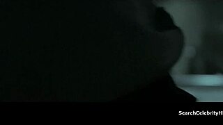 जूलियट बिनोश एल्स पीएल2012 में न्यूड पोज करती है!